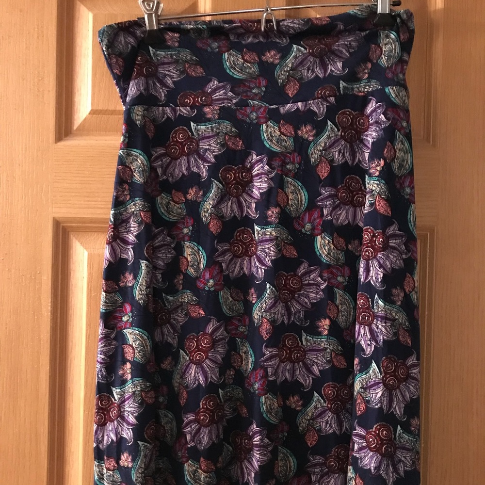 Lularoe Azure Large navy purple floral skirt